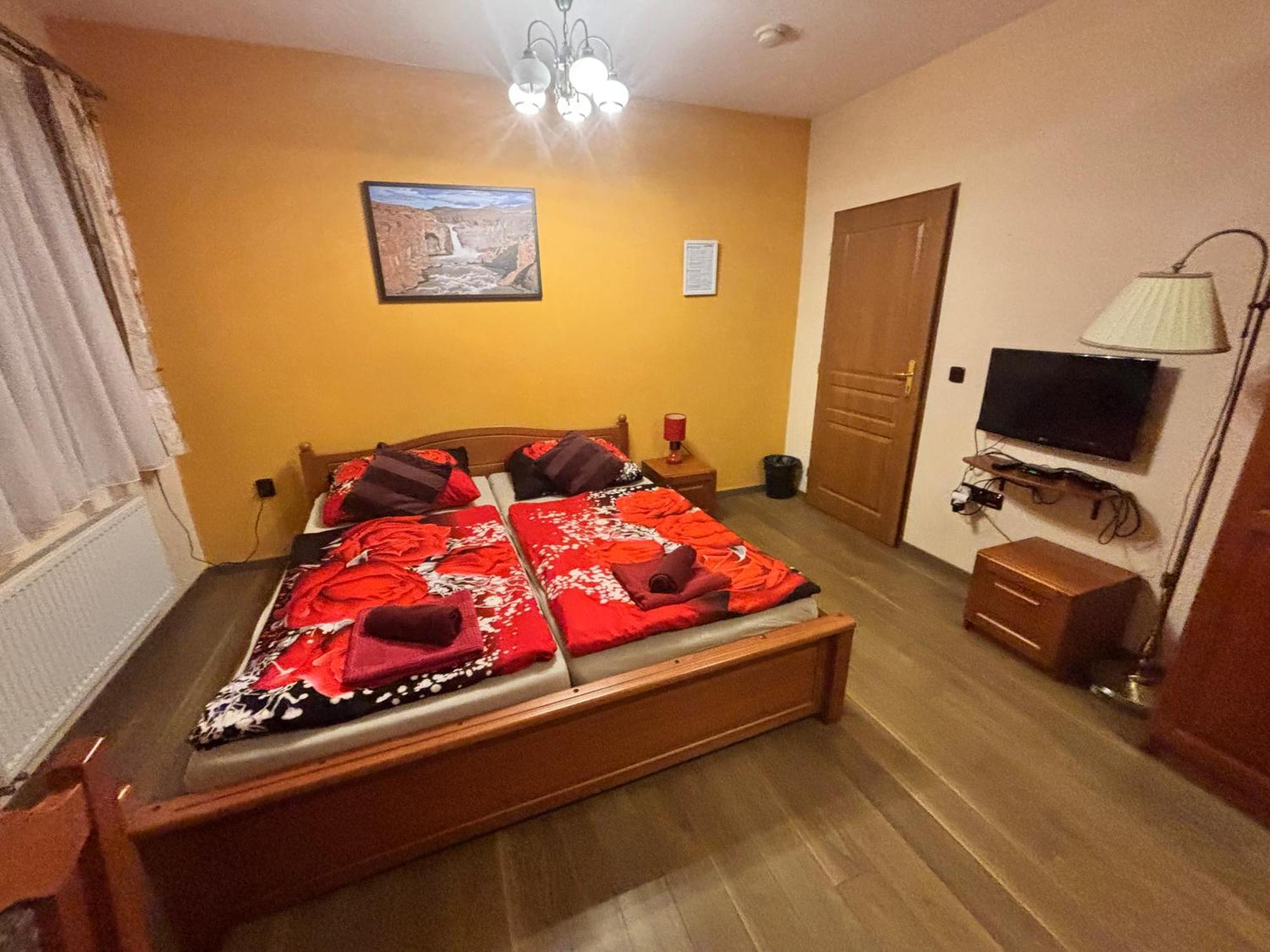 Отель Zamecek Kaliste Poddubi Экстерьер фото