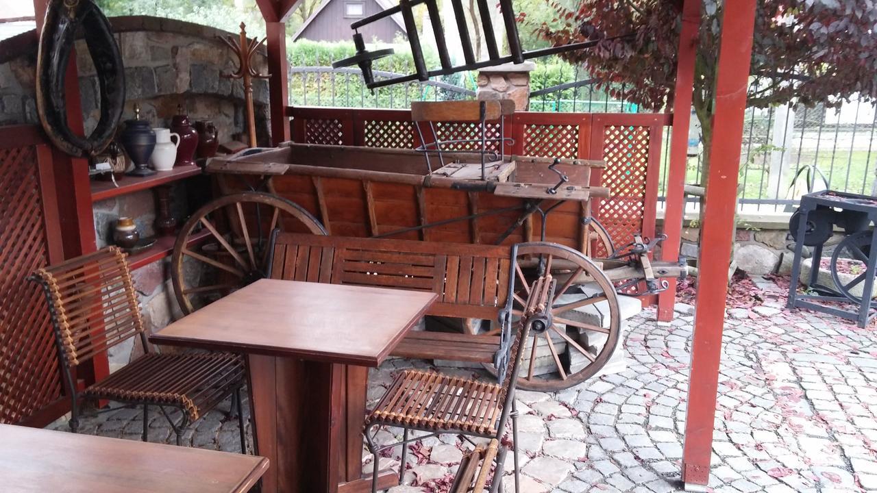 Отель Zamecek Kaliste Poddubi Экстерьер фото